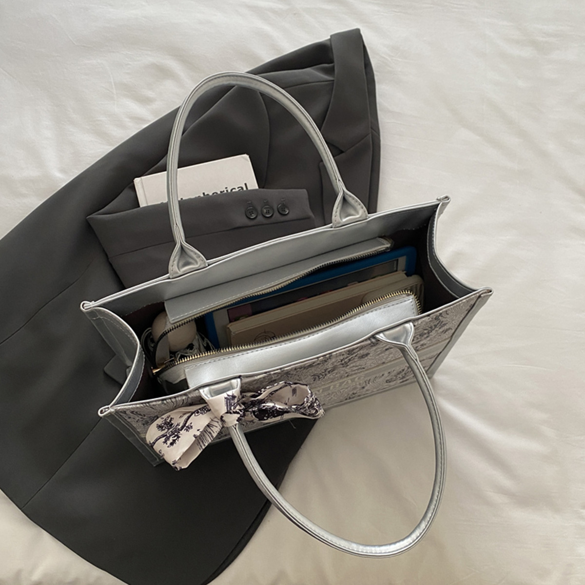 Luxury Elegant Women Tote Bag  - Embroidery On Leather recension och pris