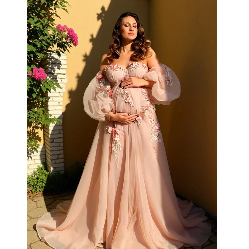 Hand-Finished Maternity Gown - - Embroidery Jersey recension och pris