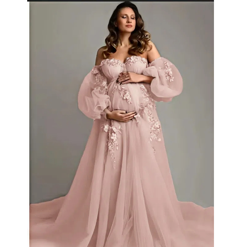 Hand-Finished Maternity Gown - - Embroidery Jersey recension och pris